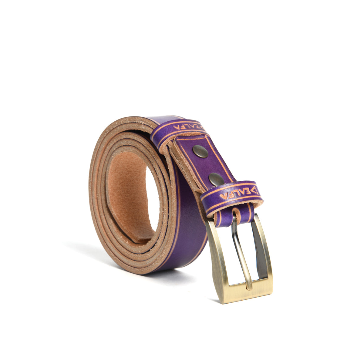 Cintura artigianale in cuoio di colore viola con fibbia da 3 cm chiusa.